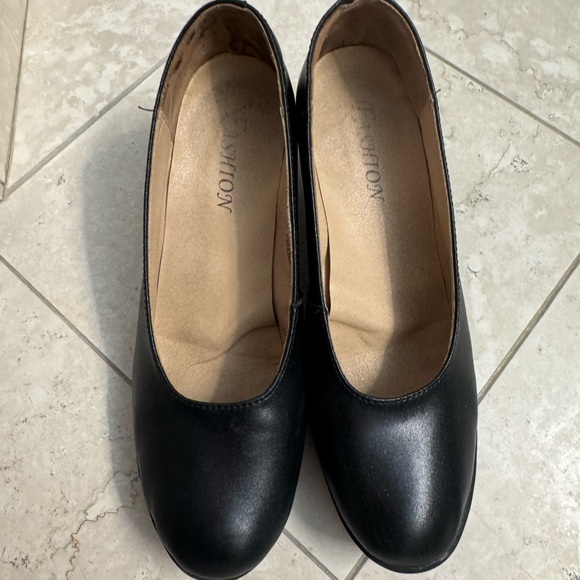 Black Women's Shoes - Picture 3 of 3